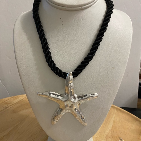 DEAL MACY DEPARTMENT  NECKLACE - Picture 7 of 13